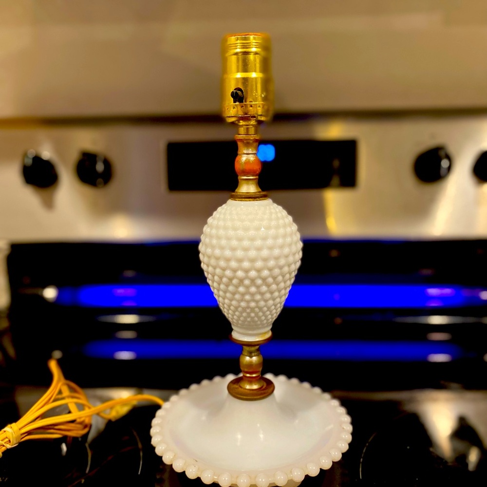 Vintage White Hobnail Milk Glass 18 inch table lamp Working